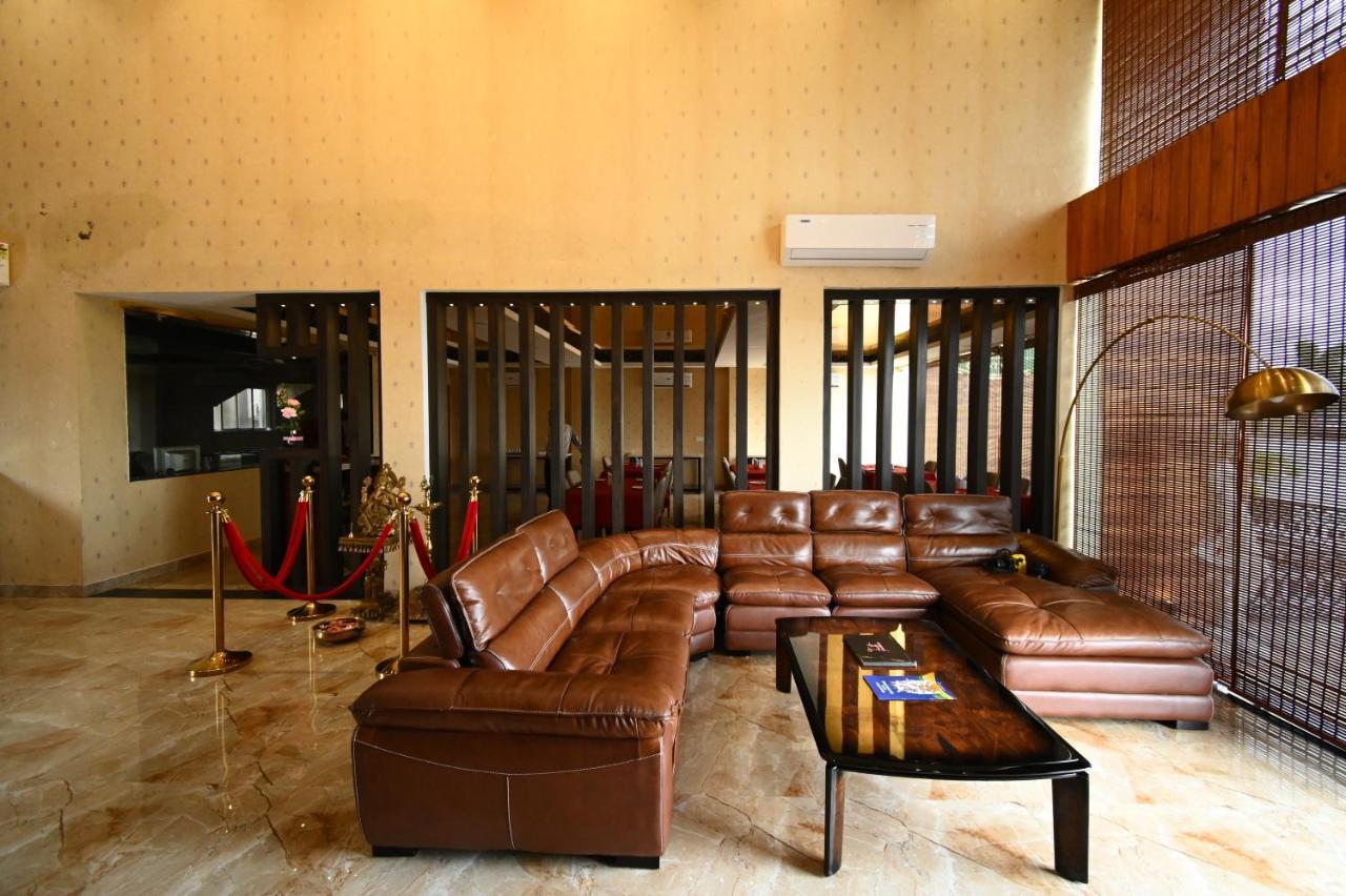 Faith Cricket Club & Resort Бхопал Экстерьер фото