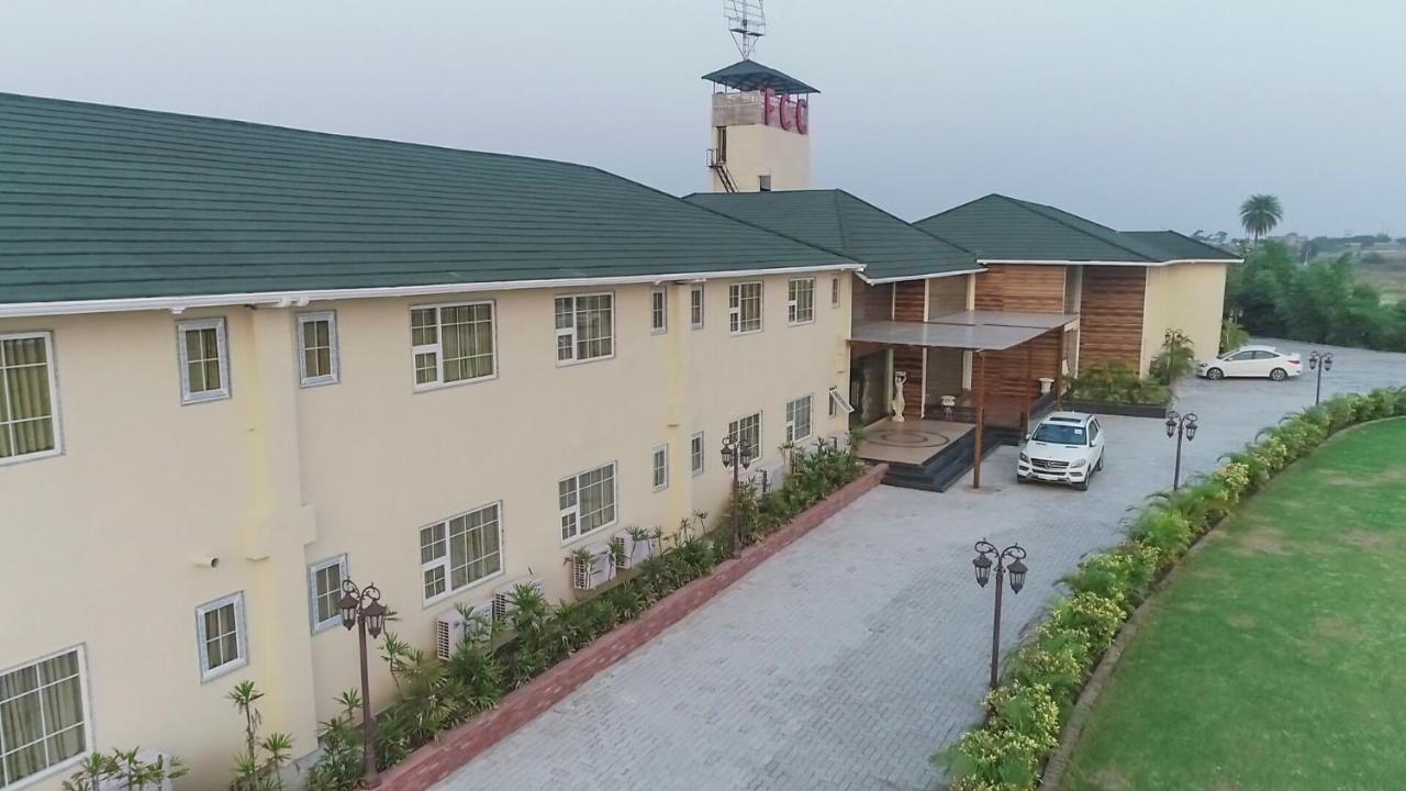 Faith Cricket Club & Resort Бхопал Экстерьер фото